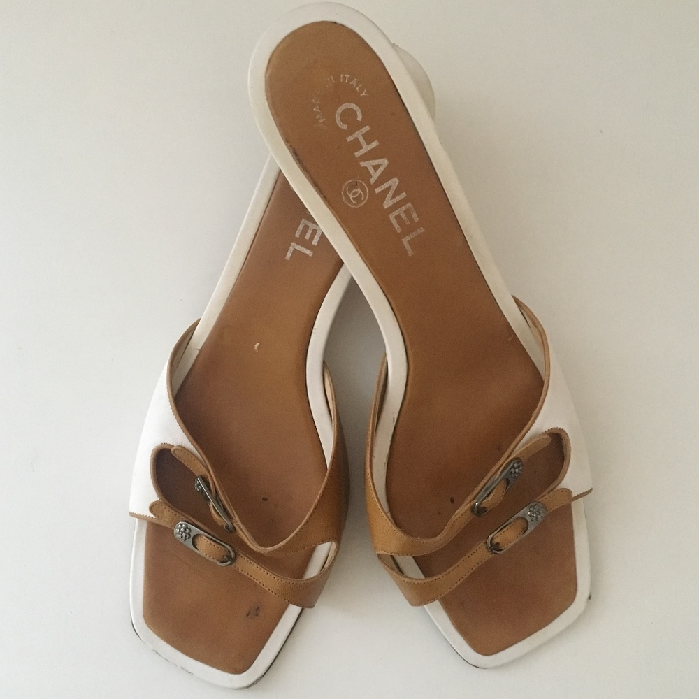 Chanel white/beige leather mule sandals 39